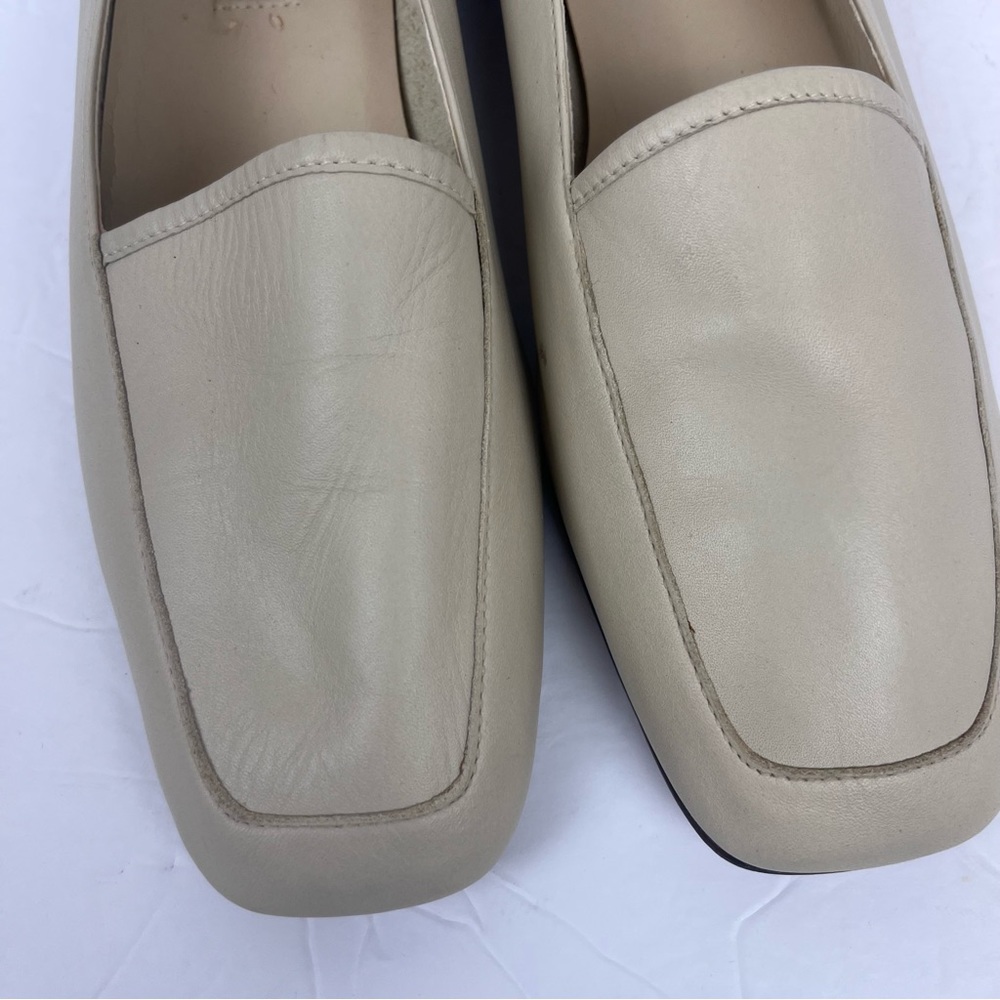 Talbots cream flat loafer shoe in woman’s 8.5 - Picture 2 of 11